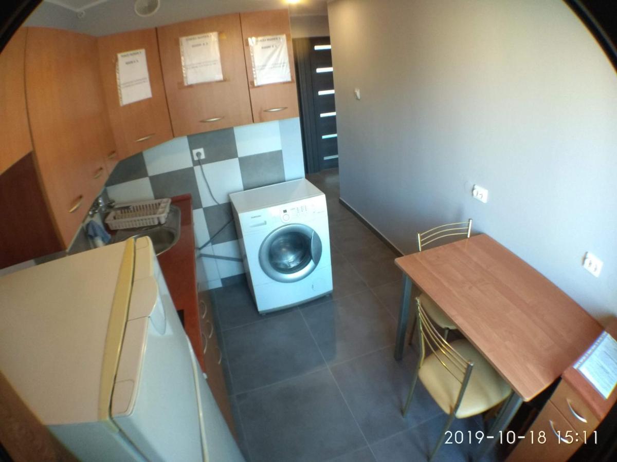 2120 Przyjazni 4 - Tanie Pokoje - Samodzielne Zameldowanie - Self Check In Posen Exterior foto