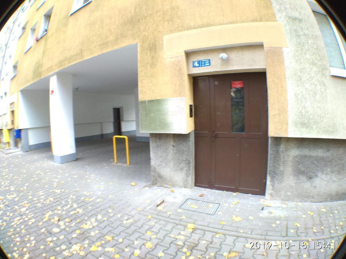 2120 Przyjazni 4 - Tanie Pokoje - Samodzielne Zameldowanie - Self Check In Posen Exterior foto