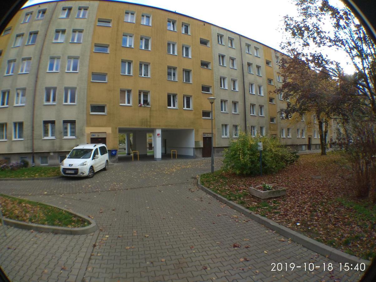 2120 Przyjazni 4 - Tanie Pokoje - Samodzielne Zameldowanie - Self Check In Posen Exterior foto