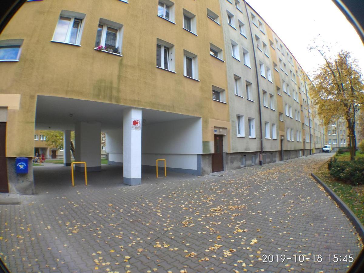 2120 Przyjazni 4 - Tanie Pokoje - Samodzielne Zameldowanie - Self Check In Posen Exterior foto